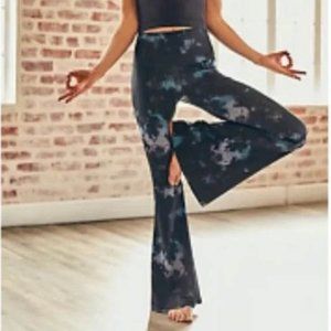 Free People + Onzie Flare Yoga Pants Sz Small
